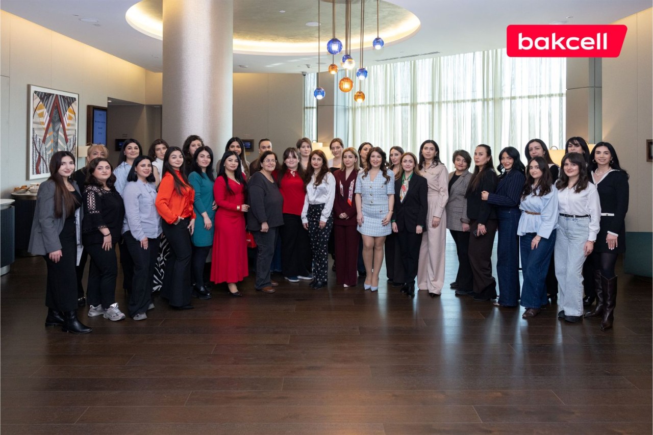 Bakcell 8 Martı xanım jurnalistlərlə birgə qeyd edib - FOTOLAR